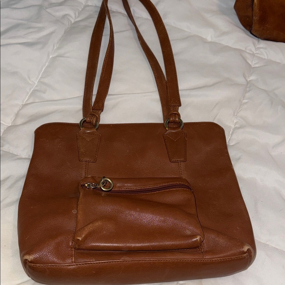 Chic Tan Leather Shoulder Bag